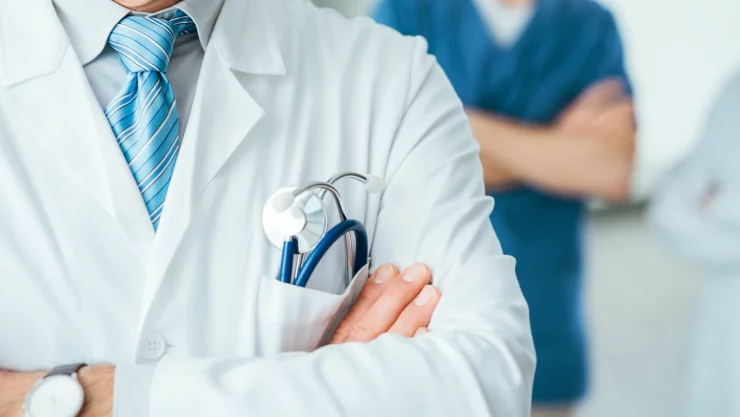 doctores se oponen a aumento salarial quebec