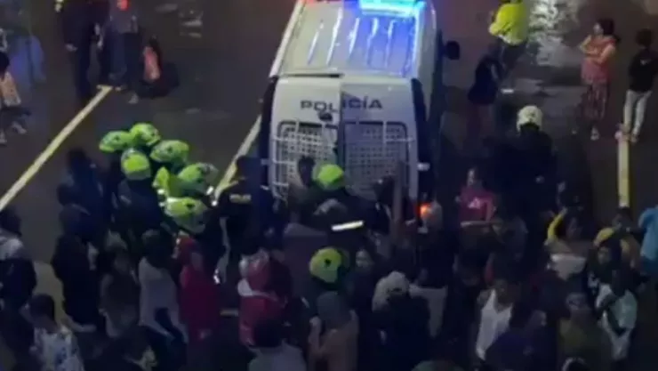 Padre arroja a su hija desde edificio en Colombia