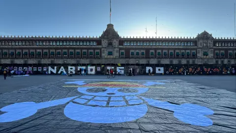 Polémica en Palacio Nacional por mensaje de “NARCOESTADO”