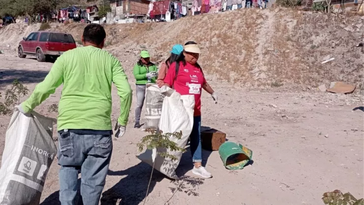 Fundación Azteca realiza jornada de limpieza en Camino Verde.