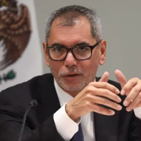 Bancada del PAN planta al secretario de Hacienda.