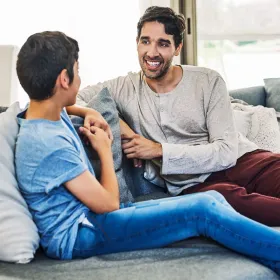 hablar de relaciones sexuales con hijo adolescente