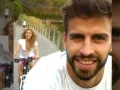 Shakira y Pique en bici.jpg