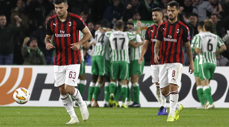 Aunque Milan es siete veces campeón europeo, sus finanzas han sufrido durante seis años sin clasificarse para la Liga de Campeones. Imagen: AP