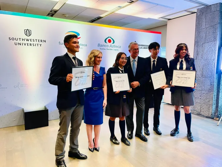 ricardo-salinas-pliego-otorga-becas-a-alumnos-de-excelencia
