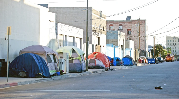 Campamentos de personas sin hogar en California