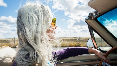 Qué significa que una persona se deje las canas