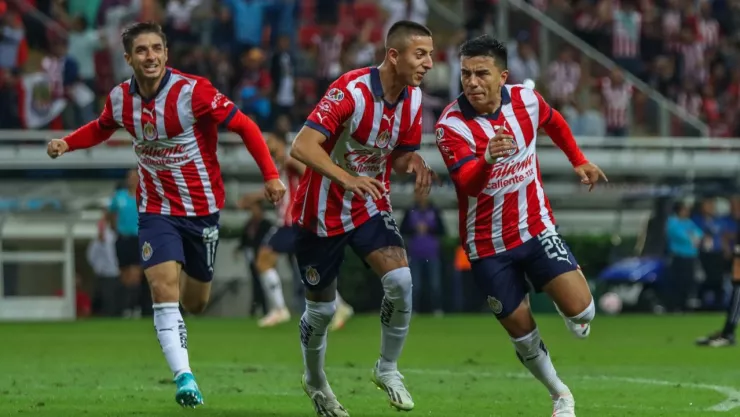 Chivas se desquita con el Atlas y golea en el Clásico Tapatío