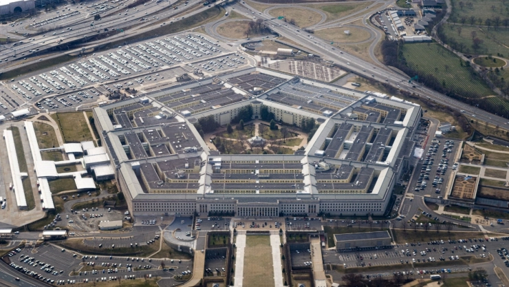Trump cambia nombre de Departamento de Defensa a Departamento de Guerra