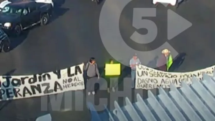 ¡Alerta, Morelia! Vecinos de múltiples colonias obstruyen concurrida avenida; reportan caos vial .jpg