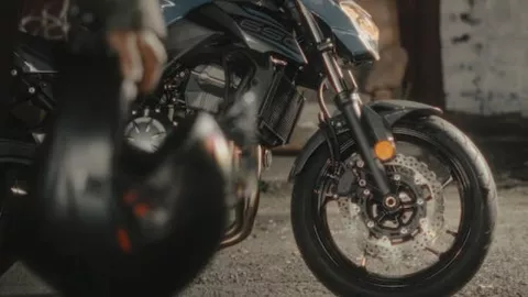 Así puedes conocer la fecha de caducidad de tu casco de motociclista