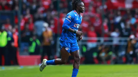 Christian Ebere en su primer partido como jugador de Cruz Azul