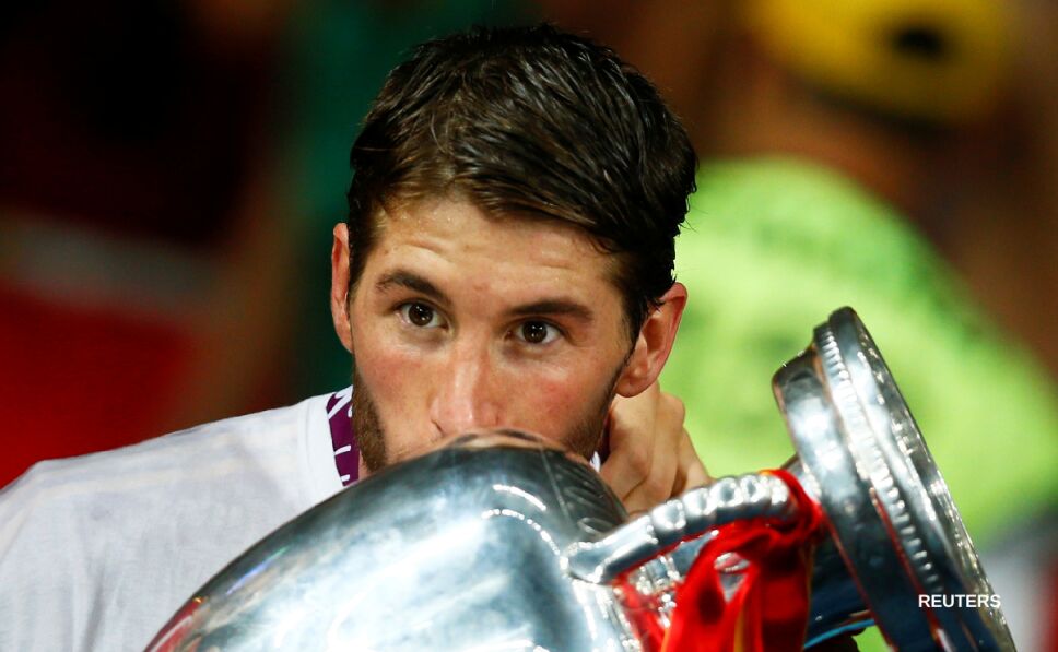 Sergio Ramos besando la Copa