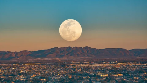 Luna de Nieve: ¿Qué es, cuándo y dónde disfrutar este fenómeno astronómico?