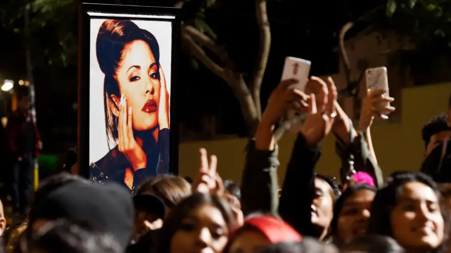 Fans de Selena en una ceremonia póstuma en 2017.