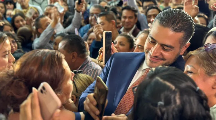 ¿Cuál es el grado de estudios de Omar García Harfuch?