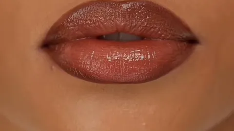 Efecto de labios carnosos en bocas finas