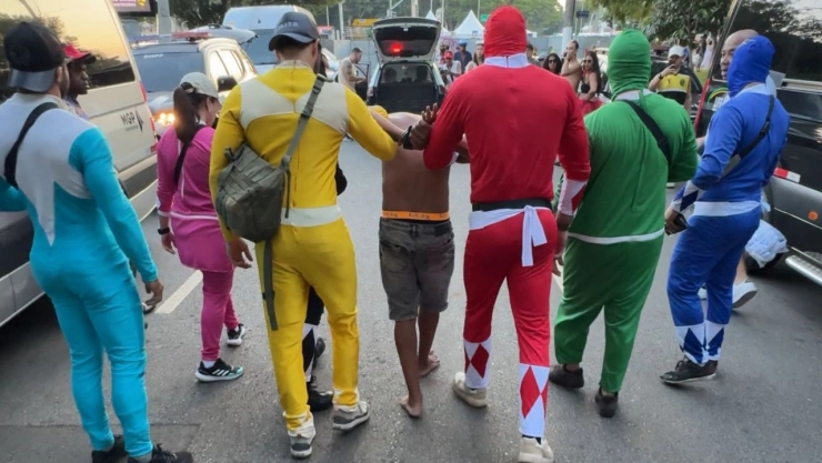 ¿Cómo detuvieron los Power Rangers a los ladrones en brasil?