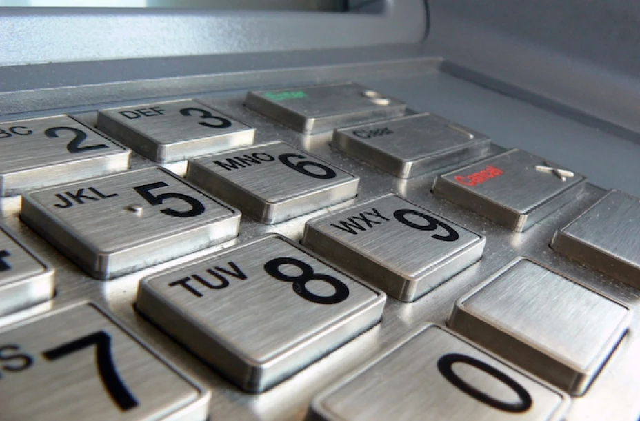 Trabajadores de la empresa de traslado de valores Brink’s emplazaron a huelga, lo cual pone en peligro el abastecimiento en cajeros automáticos