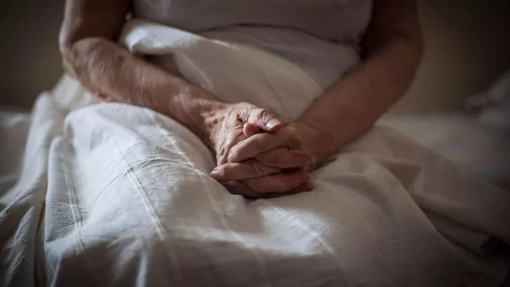 Golpea a su madre porque le pidió irse de su casa; pareja es investigada por violencia familiar