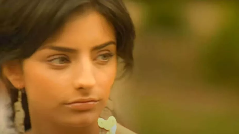 Celebridades que fueron modelos de videos musicales - Aislinn Derbez