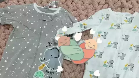 Zudy y Pato reciben el primer regalo para su bebé.