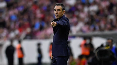 Vicente Sánchez, t&eacute;cnico de Cruz Azul ante Chivas de Guadalajara