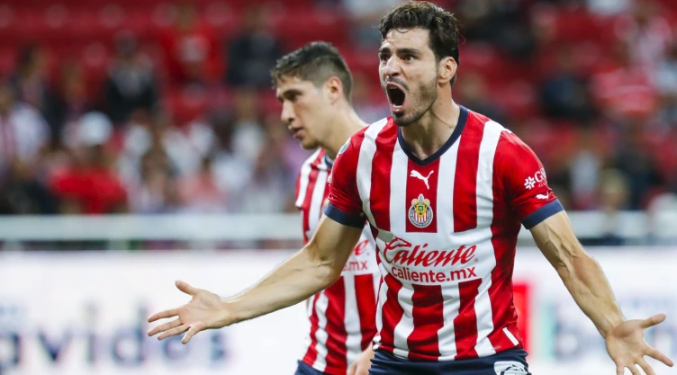 Antonio Briseño explota en partido de Chivas Liga MX
