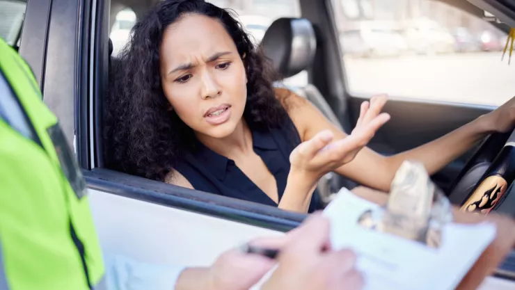 El uso de cristales polarizados prohibidos puede derivar en multas.