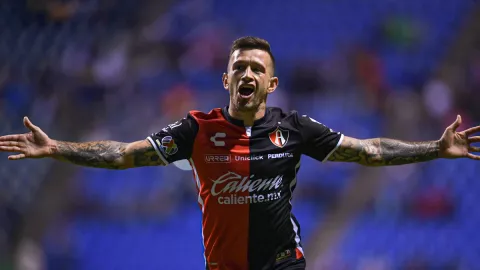 Brian Lozano con los Rojinegros del Atlas