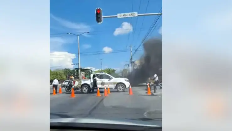 ¡Toma precauciones! Tráfico lento en Av. Kabah y Niños Héroes en Cancún