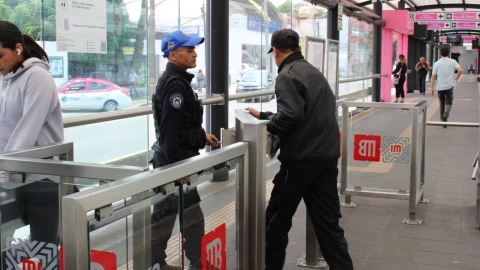Metrob&uacute;s CDMX report&oacute; atrasos de 15 minutos, cierre de estaciones y atascos