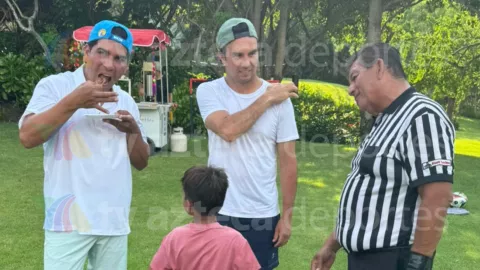 Checo Pérez junto a su familia en Puerto Vallarta