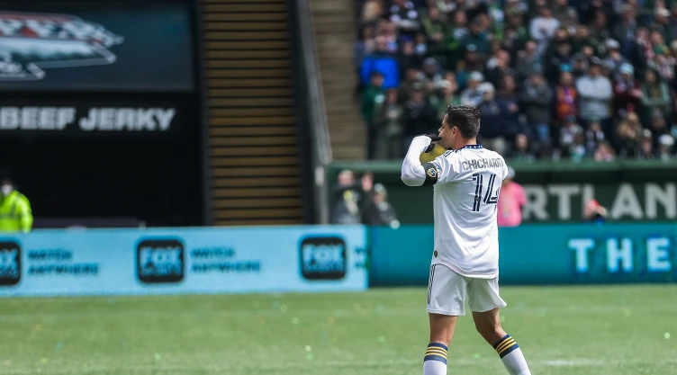 Javier Hernandez anota doblete con el Galaxy de Los Angeles