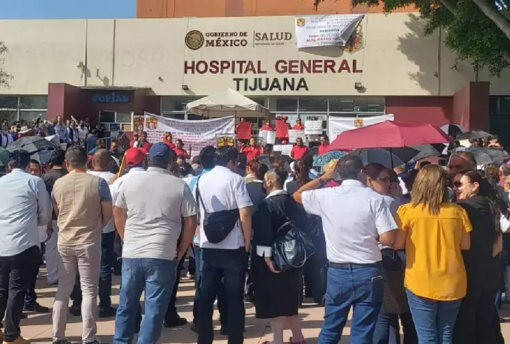 Trabajadores hacen paro laboral en Hospital General de Tijuana