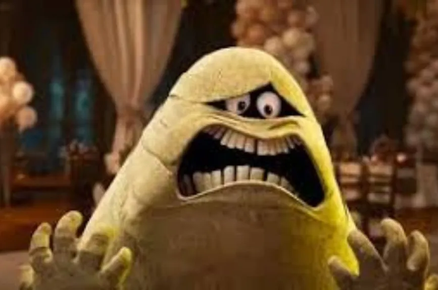 La Momia en las películas clásicas (como la versión de 1932 con Boris Karloff) es una figura que representa el misterio y el terror, a menudo vinculada con antiguas maldiciones egipcias.