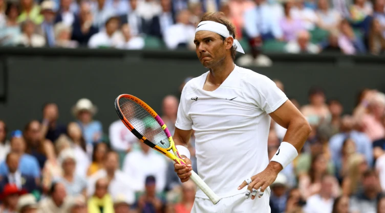 Rafael Nadal con dolores en Wimbledon