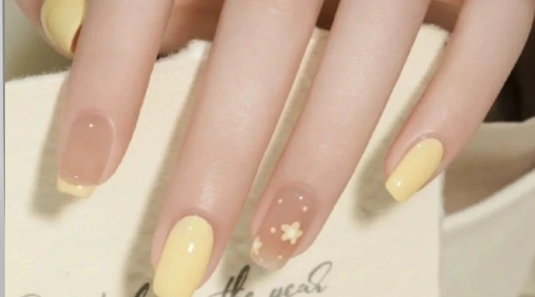 uñas amarillas.png
