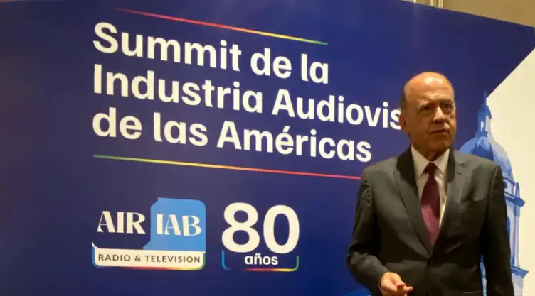 Paulo Tonet Camargo.