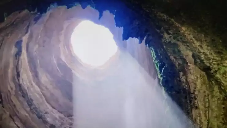 Conoce el pozo del infierno de Yemen que alimentó leyendas