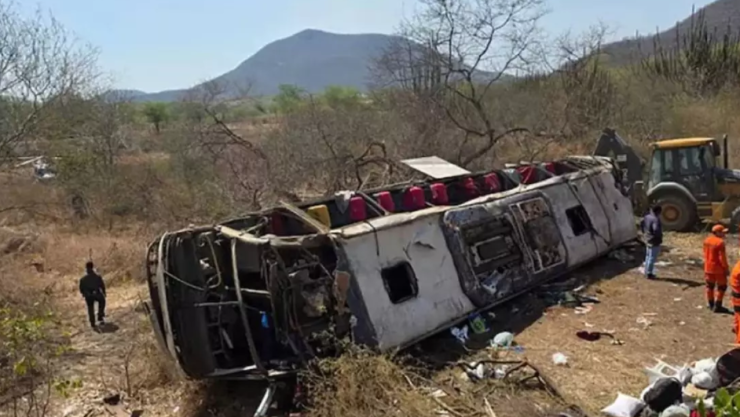 Tragedia en carretera: 15 muertos, incluidos niños, tras accidente de autobús