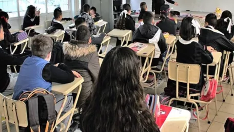 Modifican calendario de SEP para dar megapuente en mayo por Día del Maestro 2024