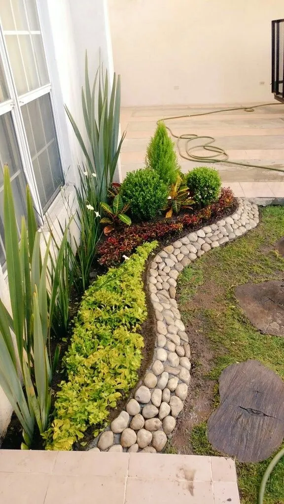 7 ideas para llenar tu patio de plantas y que no se vea saturado aunque esté pequeño