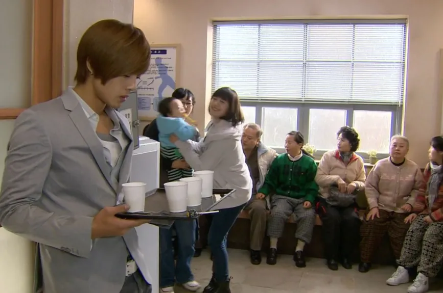 Ji Hoo, por su parte, encontraba en su abuelo un refugio emocional que le permitía no solo sanar viejas heridas, sino también descubrir en el amor familiar la fuerza necesaria para enfrentar sus propios conflictos internos, un ejemplo que contrastaba con la soledad que Jan Di sentía en la casa de Jun Pyo.