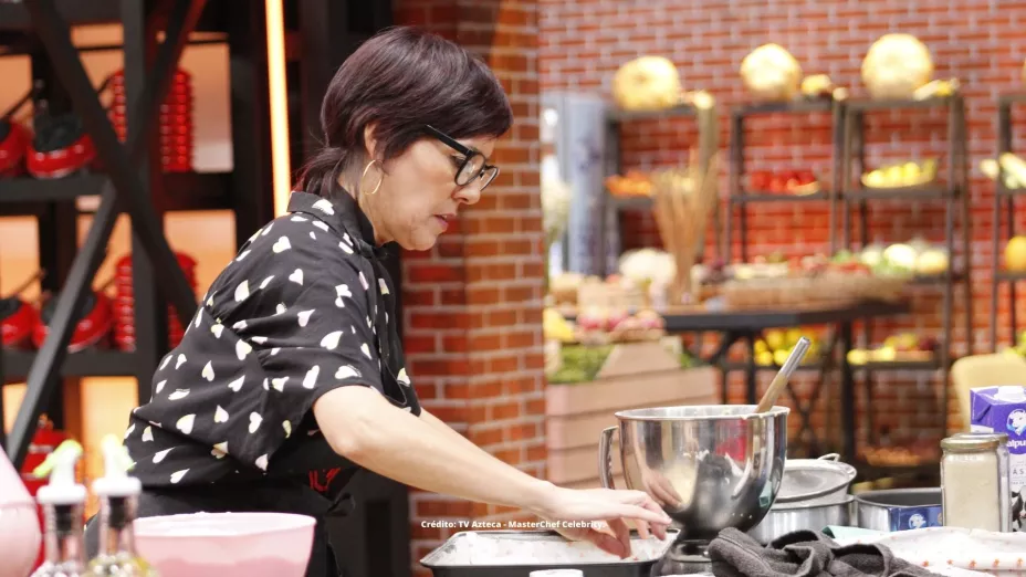 Los cocineros de MasterChef Celebrity enfrentaron complicados retos: un pastel de bodas y platillos de tornaboda.