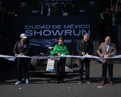 Clara Brugada en el Show Run de Checo Pérez.