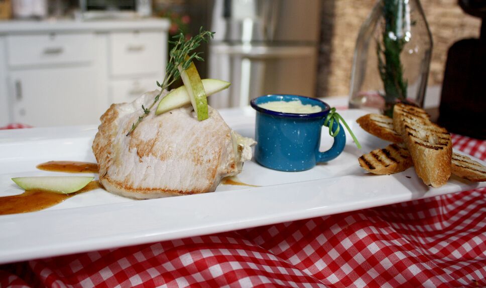 Chuletas con corazón de pera y queso
