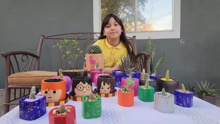 Camila vende plantas en Culiacán