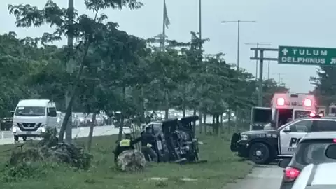Se registra volcadura en carretera Playa del Carmen- Tulum hoy 31 de octubre; hay tráfico en la zona