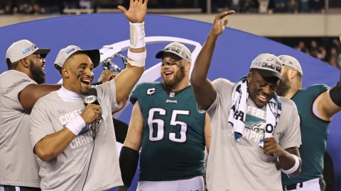 Lane Johnson , el n&uacute;mero 65 de las &Aacute;guilas de Filadelfia